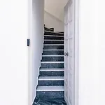 Cozy Brand New In The Heart Of Naousa
